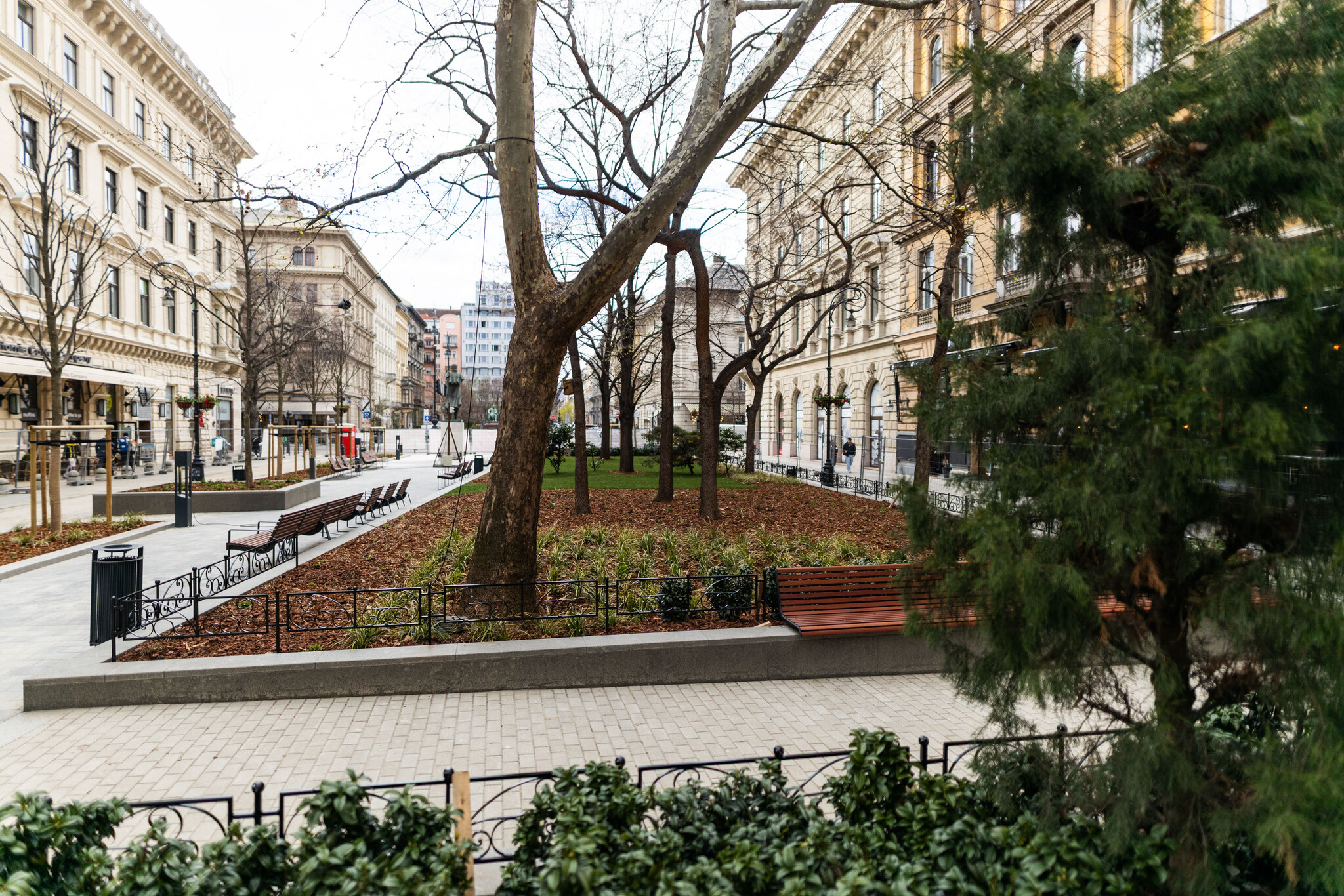 2025.03.31. Terézváros fejlesztések fotózása, Liszt Ferenc tér.