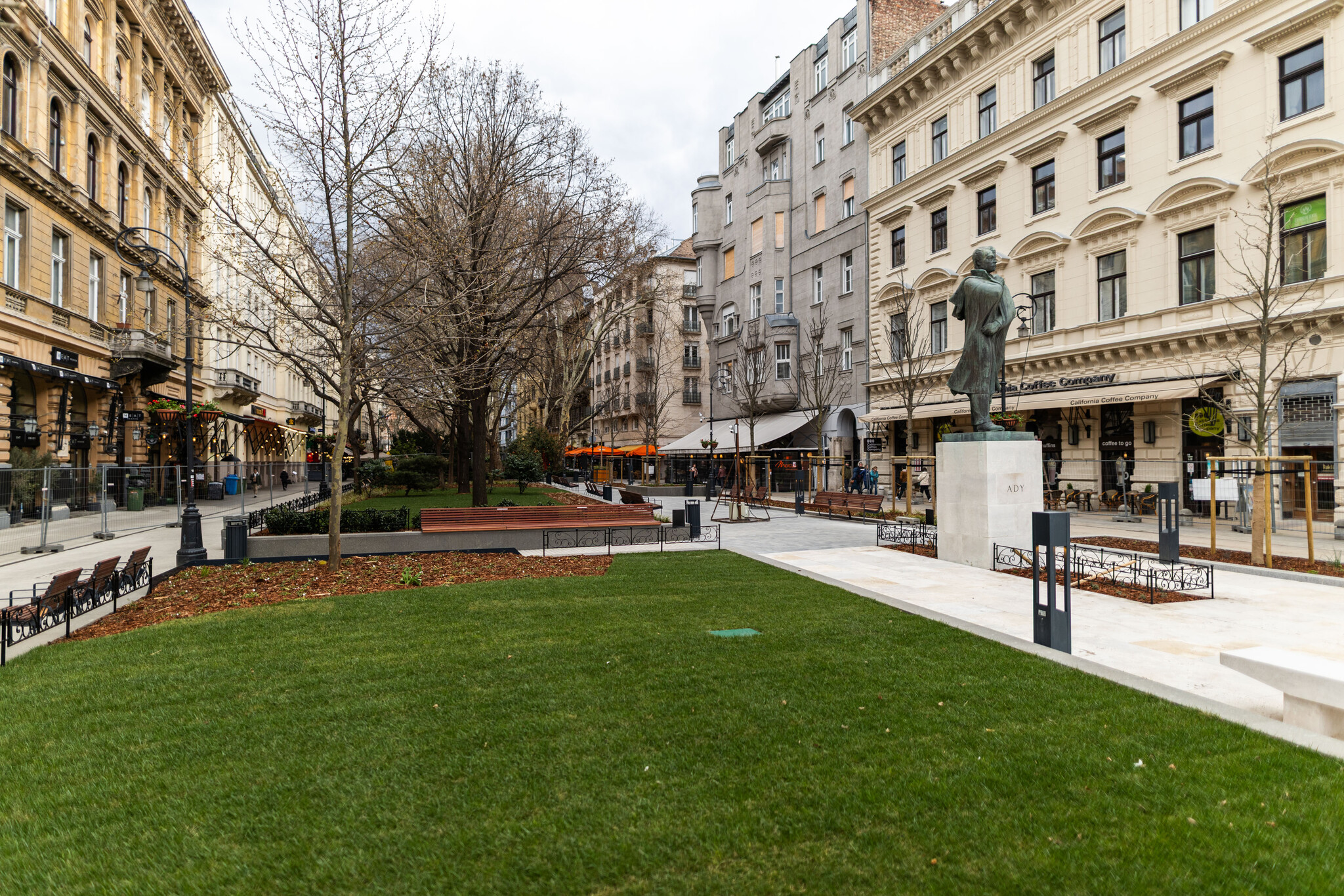 2025.03.31. Terézváros fejlesztések fotózása, Liszt Ferenc tér.