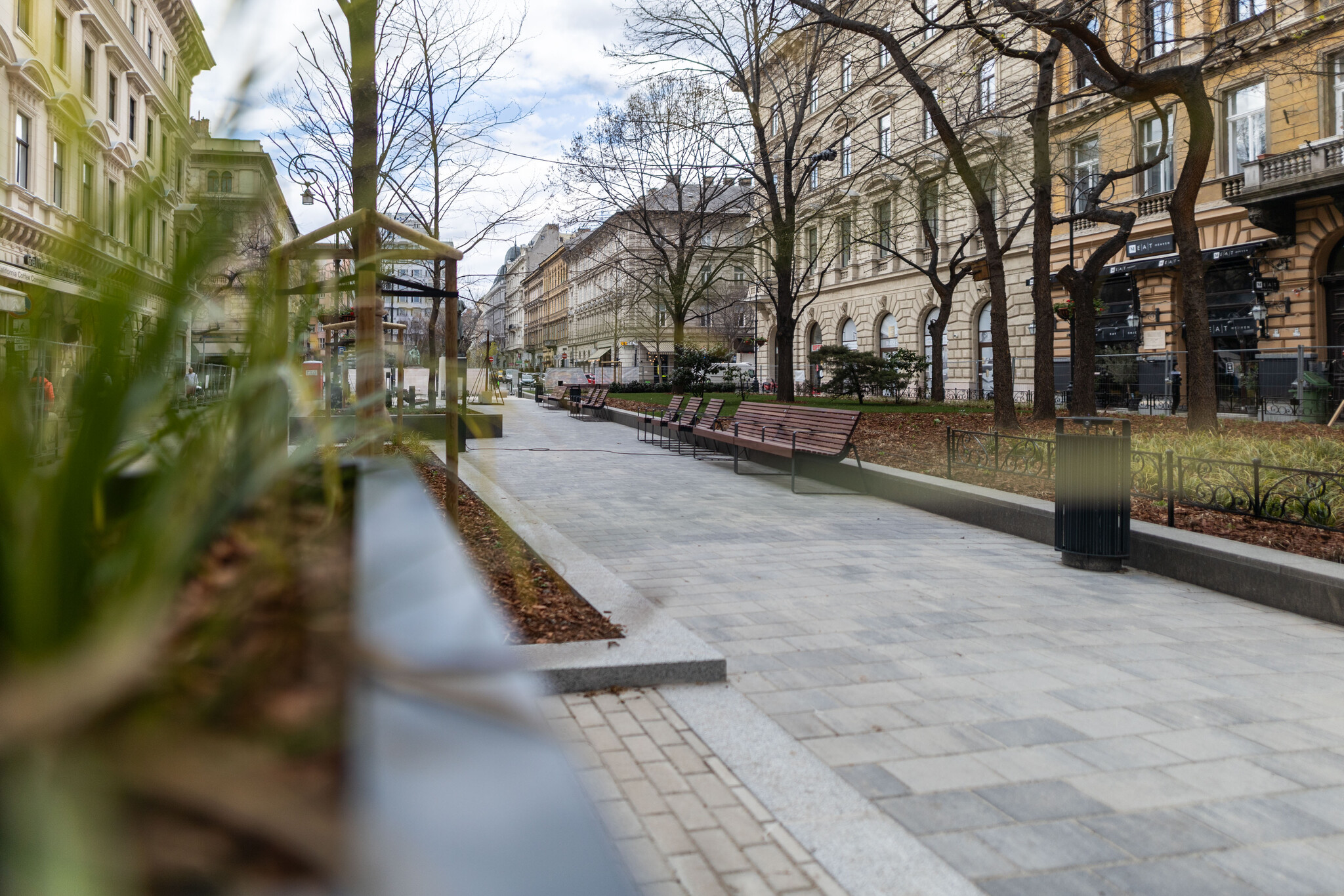 2025.03.31. Terézváros fejlesztések fotózása, Liszt Ferenc tér.
